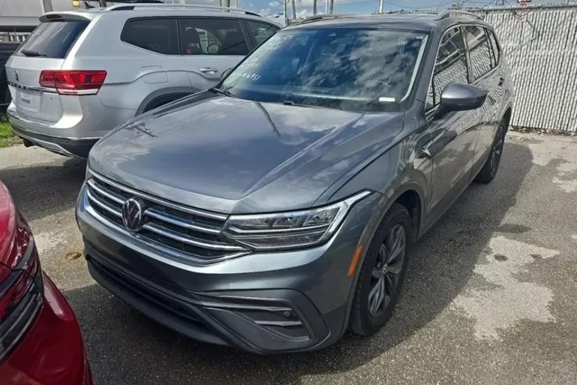 2022 Volkswagen Tiguan SE photo 1