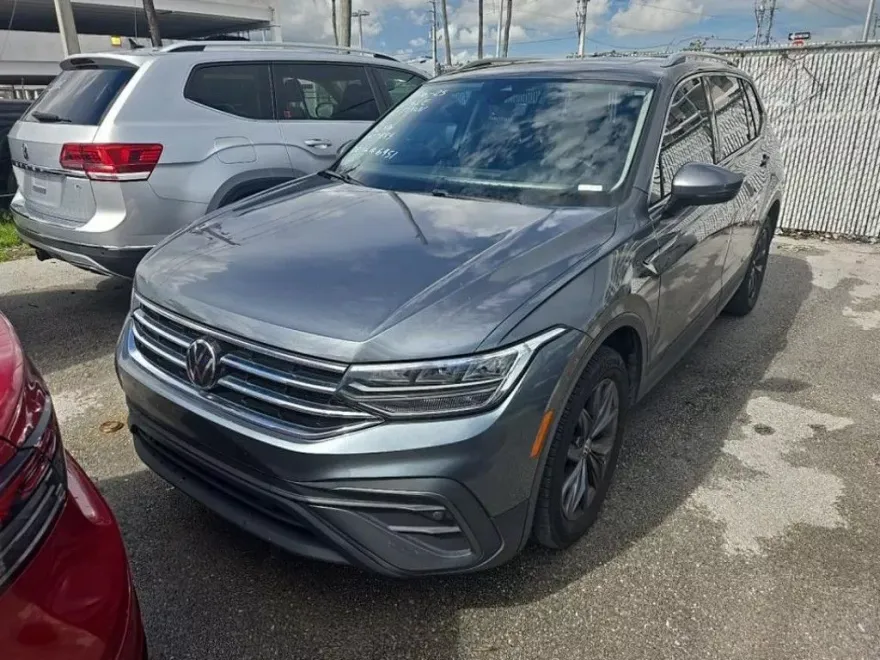 2022 Volkswagen Tiguan SE photo 1