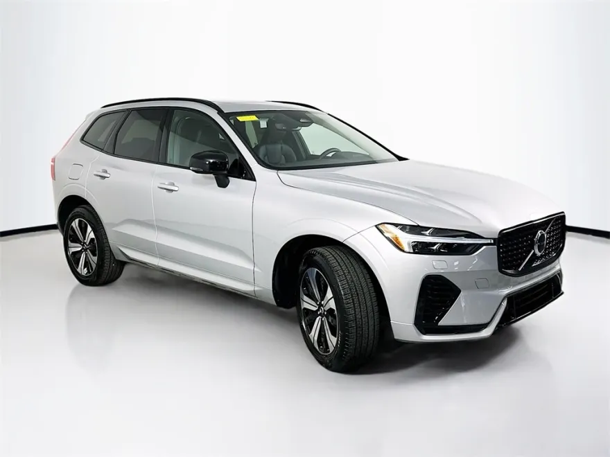 2025 Volvo XC60 Hybrid T8 Core photo 1