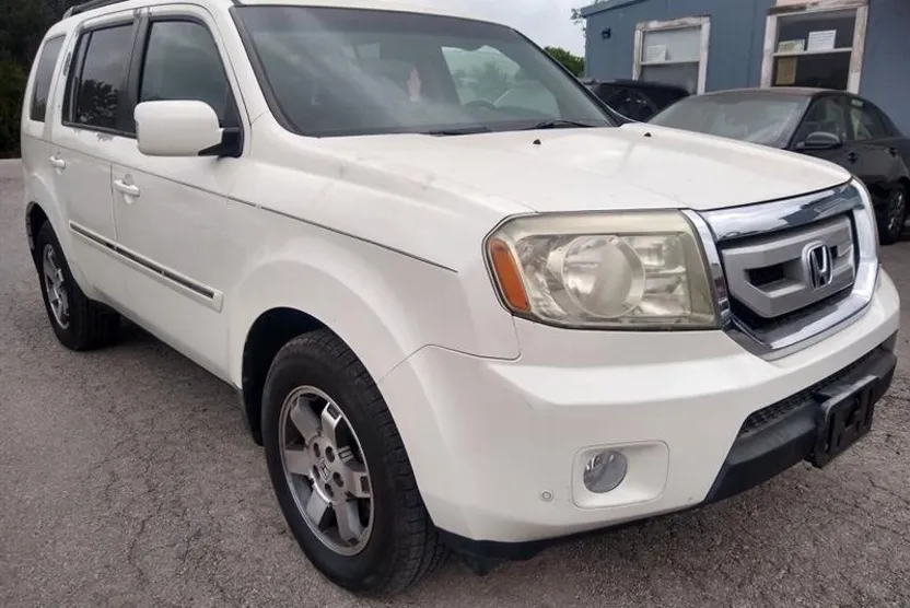 2011 Honda Pilot Touring photo 1