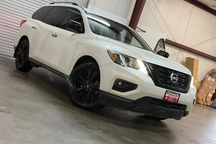 2018 Nissan Pathfinder SL photo 1