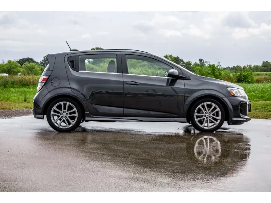 2019 Chevrolet Sonic LT photo 1