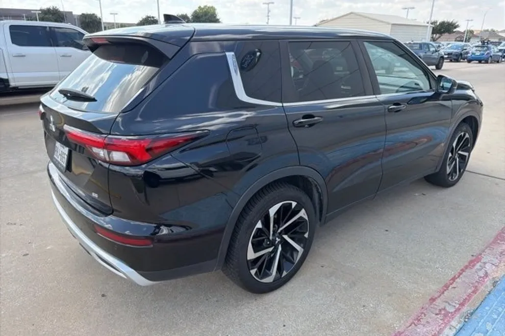 2022 Mitsubishi Outlander SE photo 1