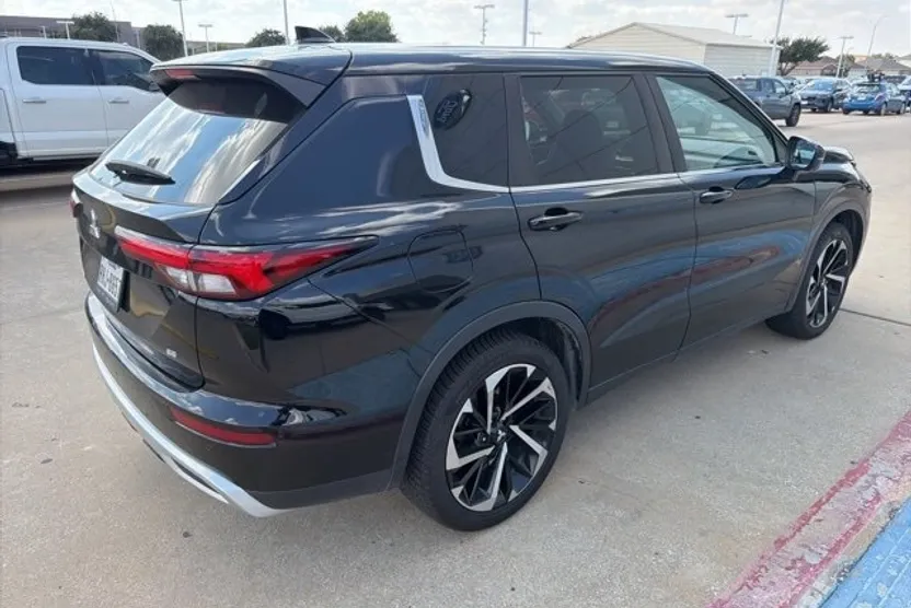 2022 Mitsubishi Outlander SE photo 1