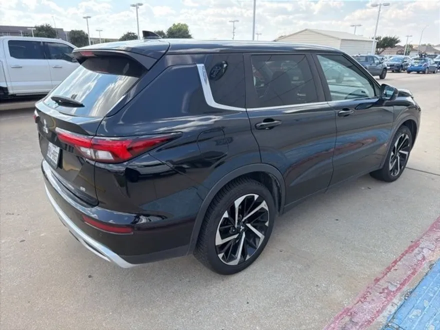 2022 Mitsubishi Outlander SE photo 1