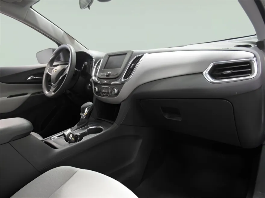2022 Chevrolet Equinox LS photo 1