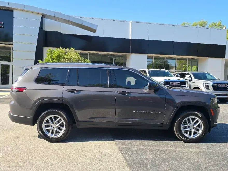 2023 Jeep Grand Cherokee Laredo photo 1