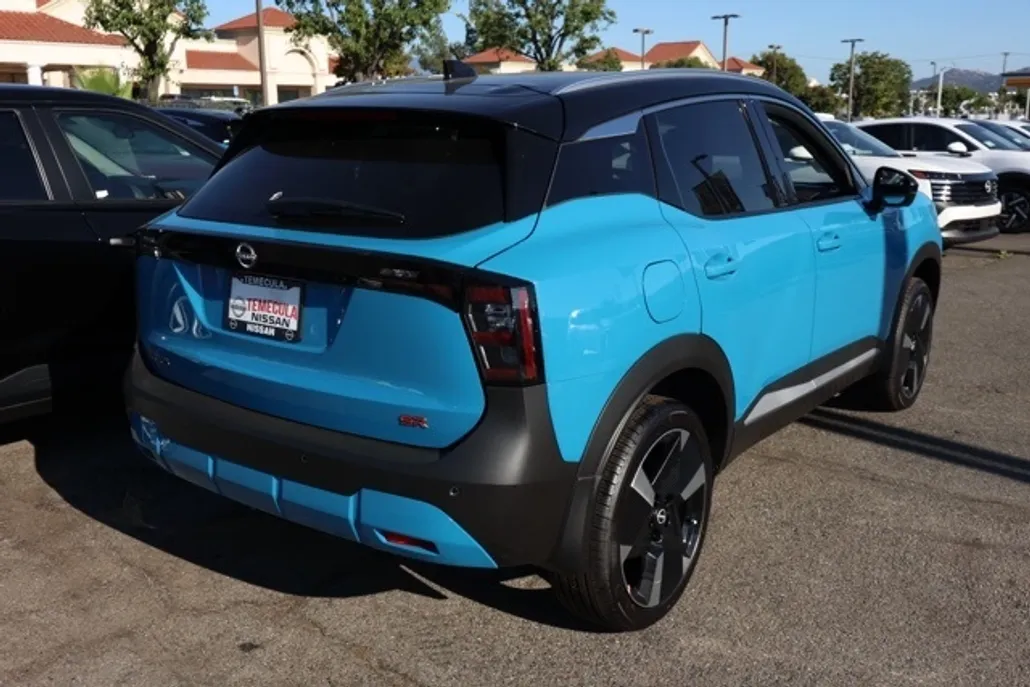 2025 Nissan Kicks SR photo 1