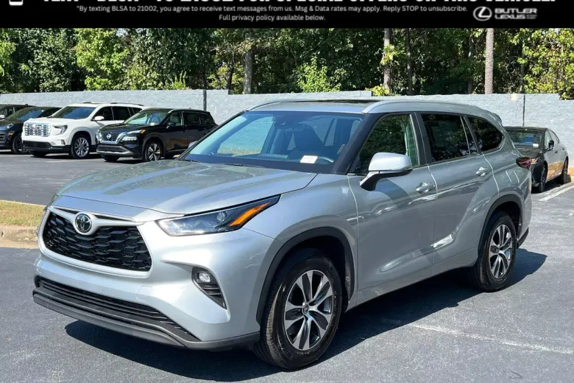 2023 Toyota Highlander XLE photo 1