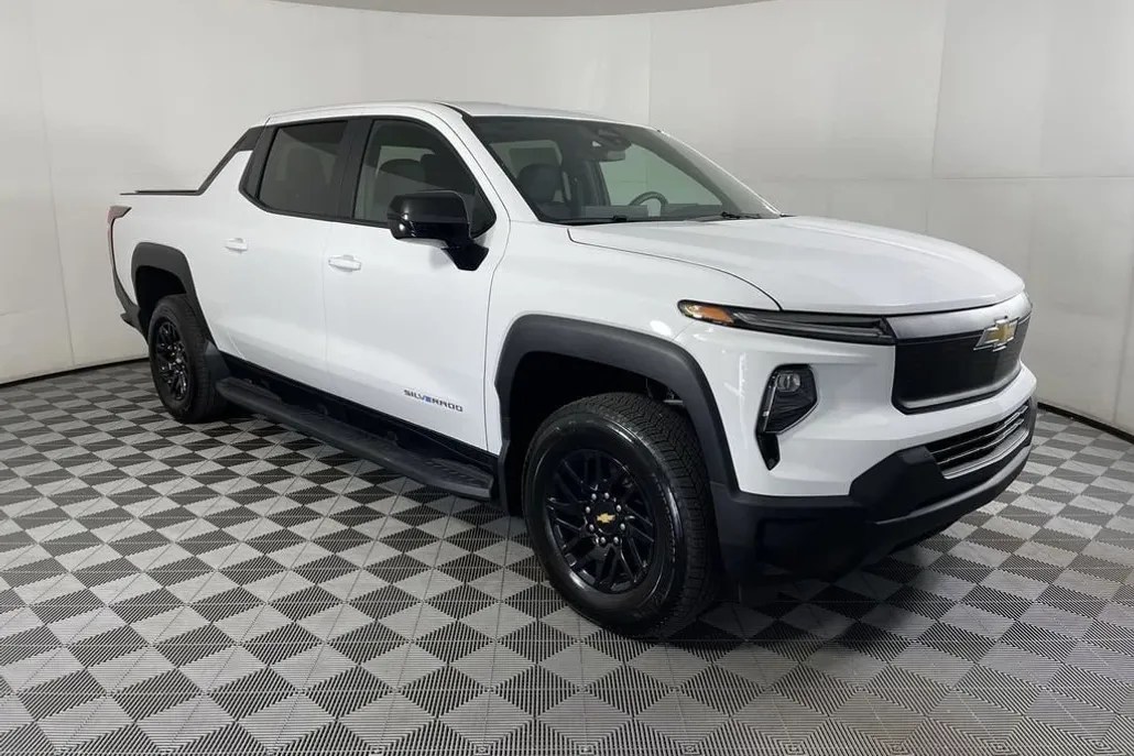 2024 Chevrolet Silverado EV Work Truck photo 1