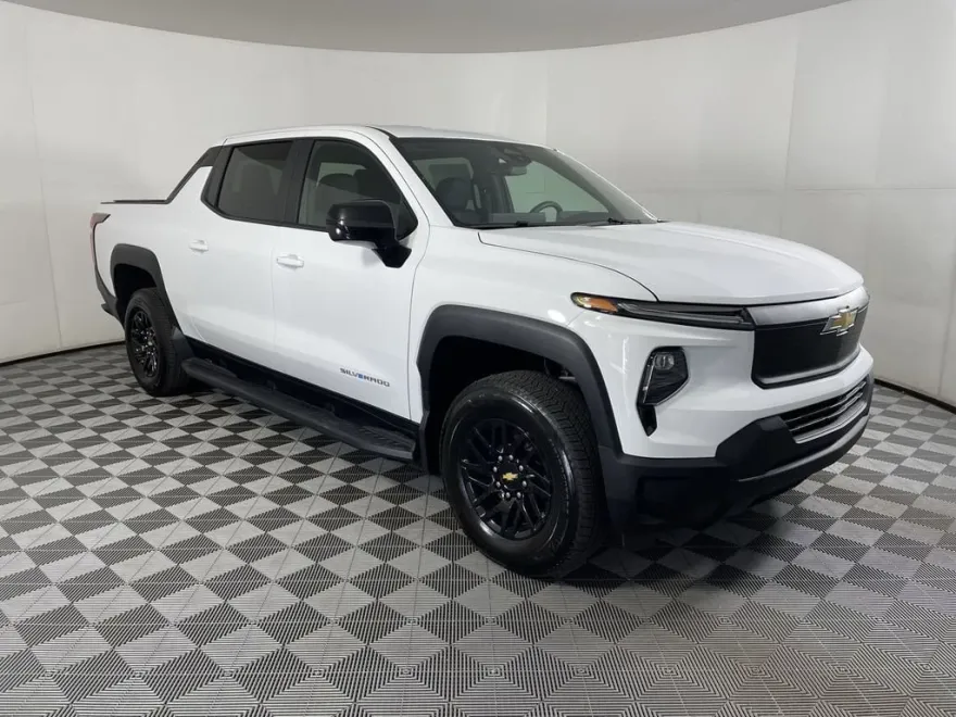 2024 Chevrolet Silverado EV Work Truck photo 1