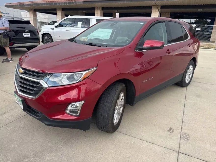 2020 Chevrolet Equinox LT photo 1