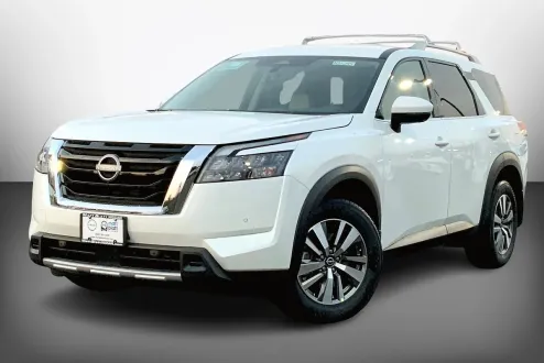 2025 Nissan Pathfinder SL photo 1