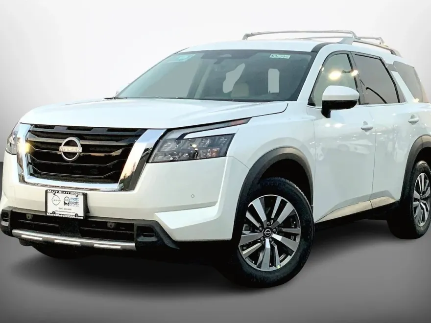 2025 Nissan Pathfinder SL photo 1