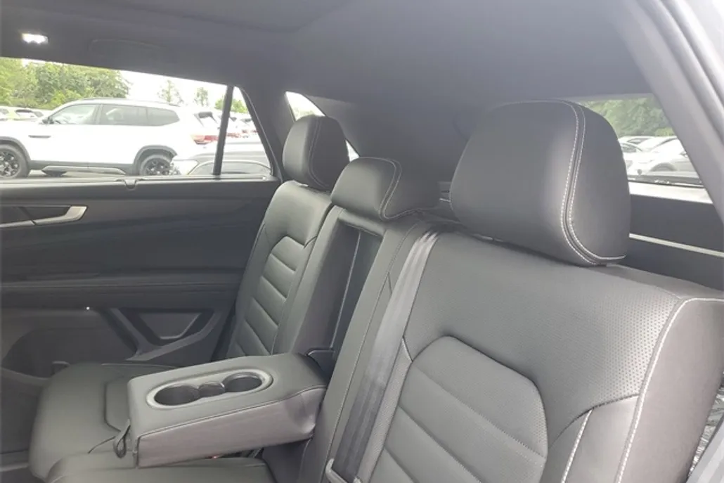 2025 Volkswagen Atlas Cross Sport SEL photo 1