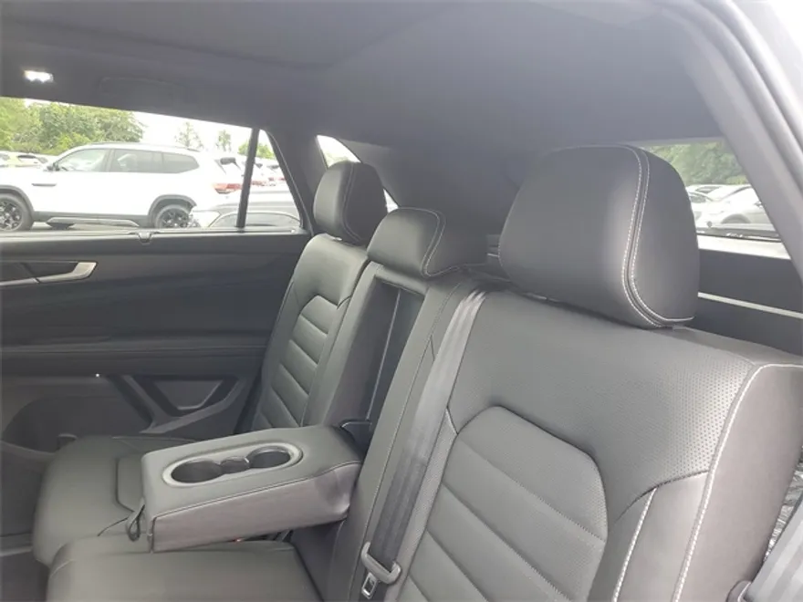2025 Volkswagen Atlas Cross Sport SEL photo 1