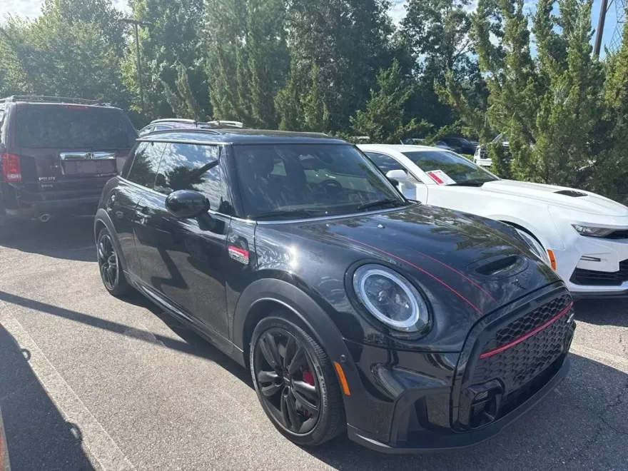 2024 Mini Cooper 2 Door Hardtop Iconic photo 1