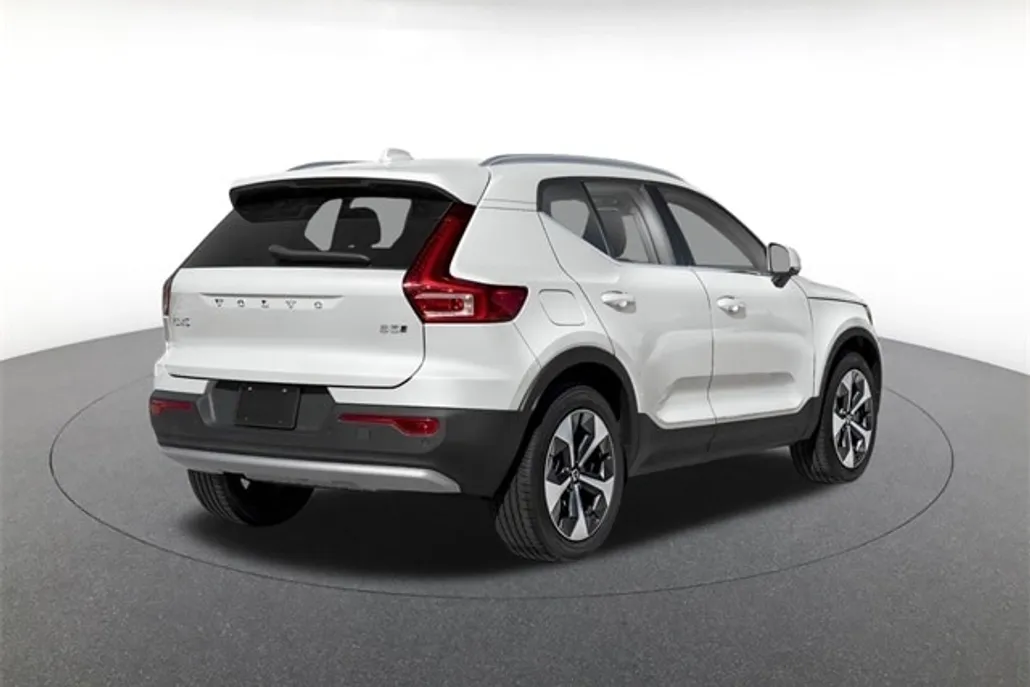 2026 Volvo XC40 photo 1