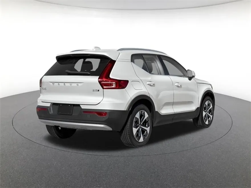 2026 Volvo XC40 photo 1