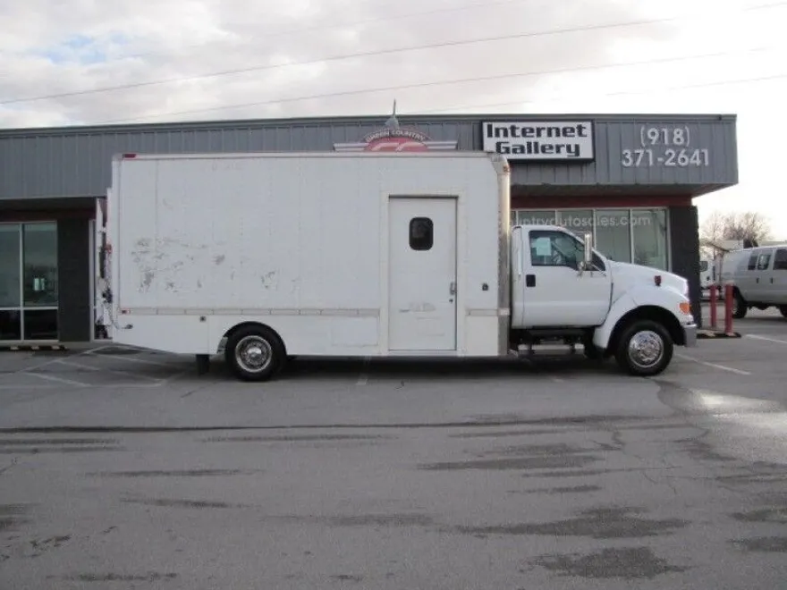 2008 Ford F-650 photo 1