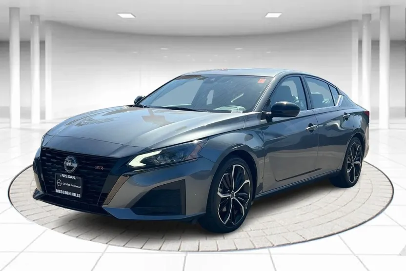 2023 Nissan Altima 2.5 SR photo 1