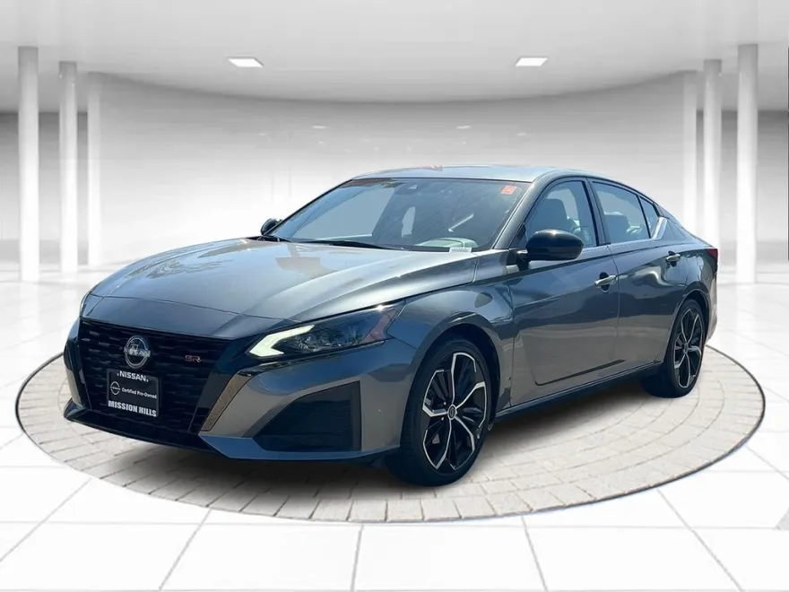 2023 Nissan Altima 2.5 SR photo 1