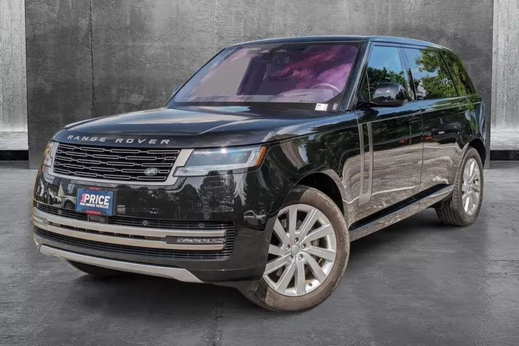 2023 Land Rover Range Rover SE photo 1