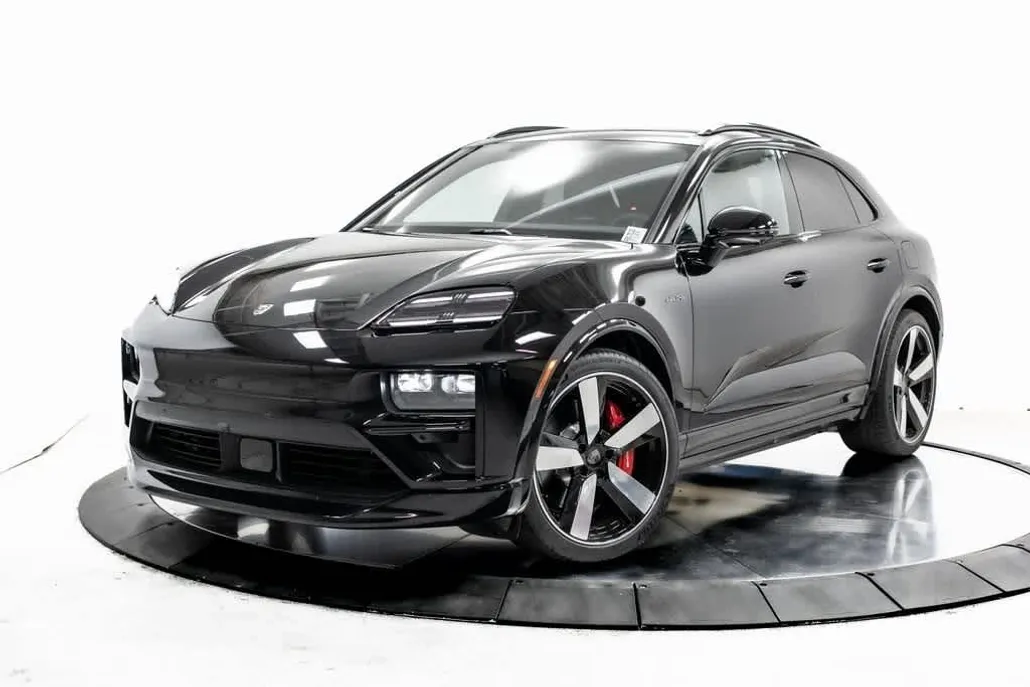 2025 Porsche Macan Electric Turbo photo 1