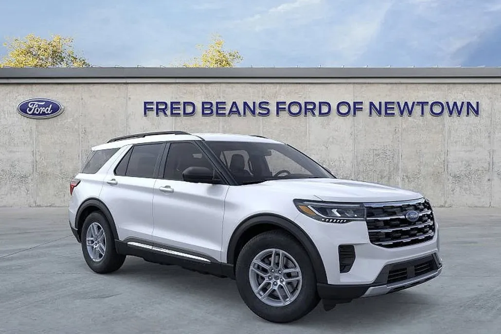 2025 Ford Explorer photo 1