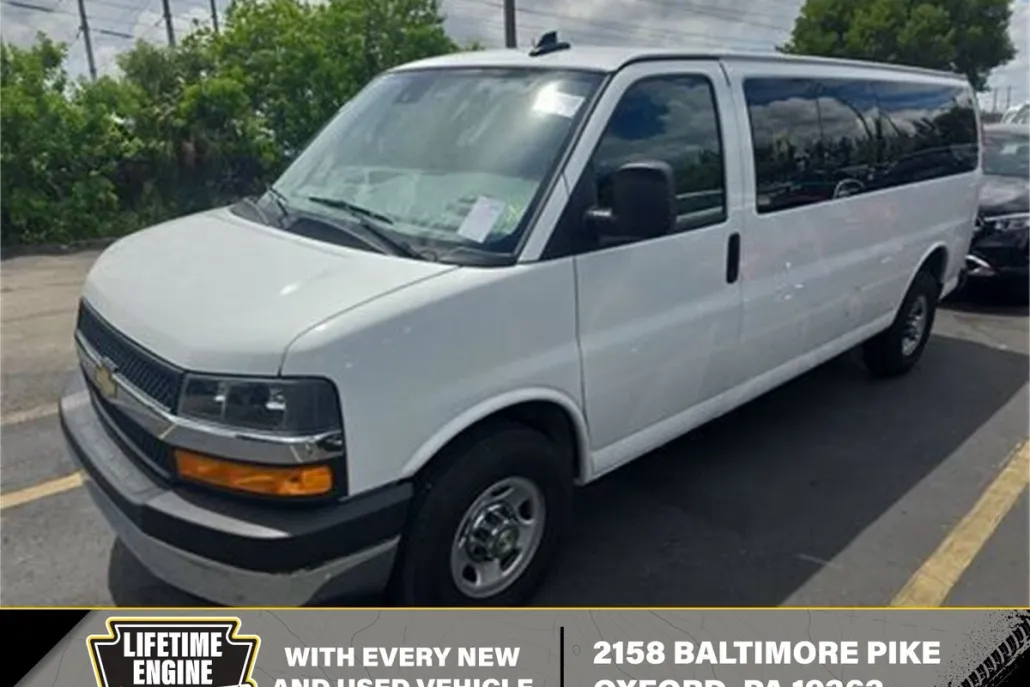 2024 Chevrolet Express Passenger 3500 LT photo 1