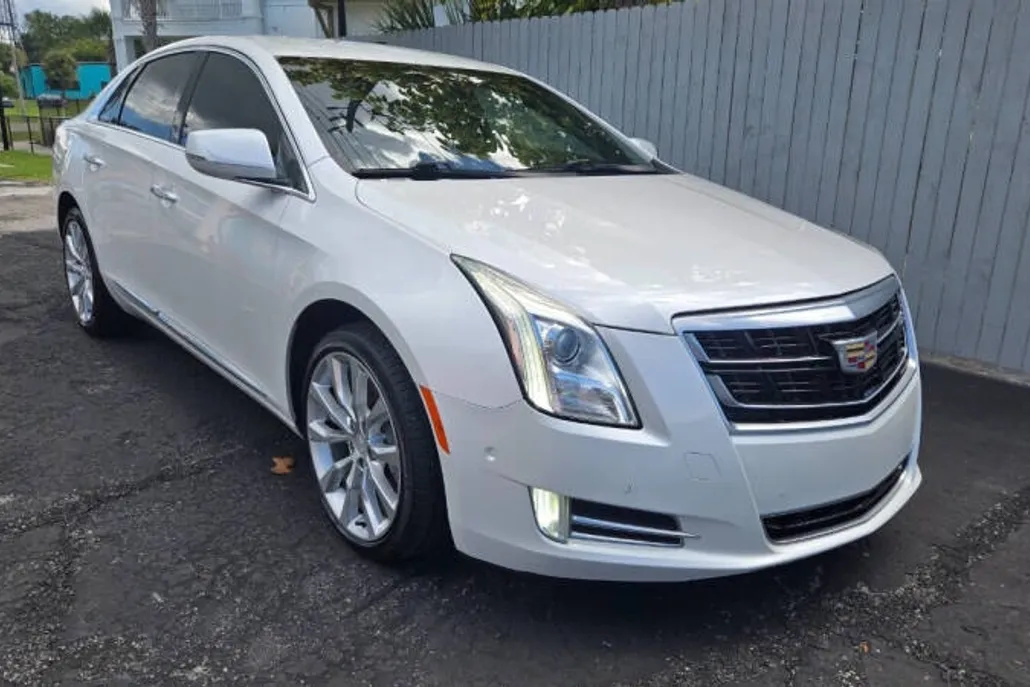 2017 Cadillac XTS Luxury photo 1