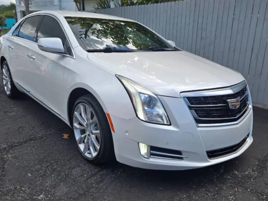 2017 Cadillac XTS Luxury photo 1