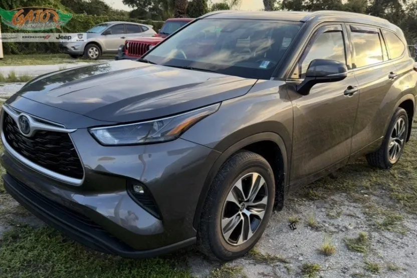 2022 Toyota Highlander Hybrid XLE photo 1