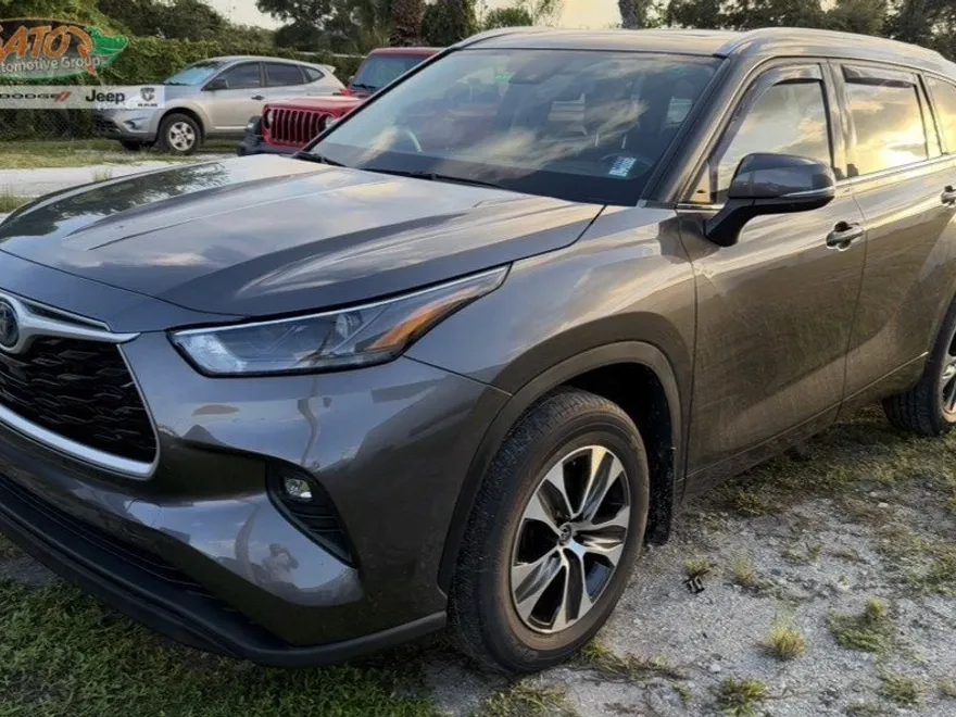2022 Toyota Highlander Hybrid XLE photo 1