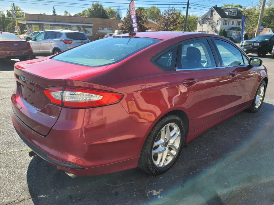2013 Ford Fusion SE photo 1