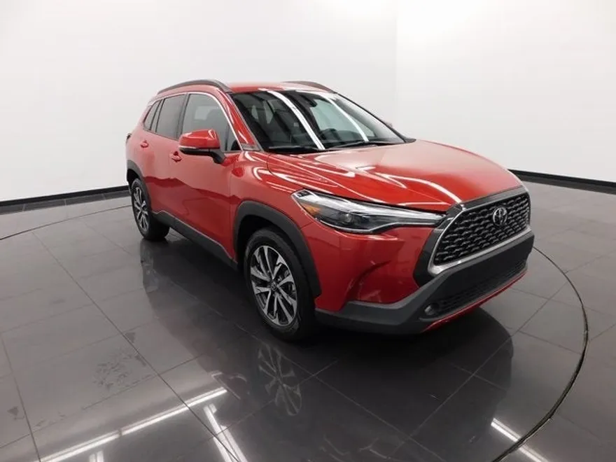 2022 Toyota Corolla Cross XLE photo 1