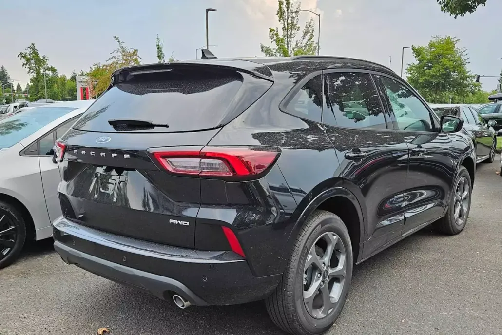 2024 Ford Escape ST-Line photo 1