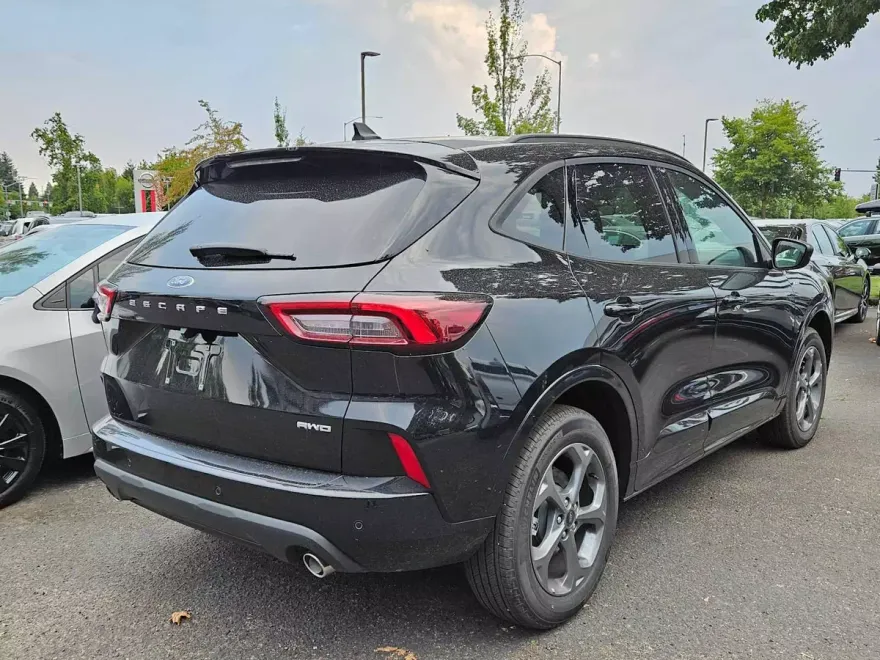 2024 Ford Escape ST-Line photo 1