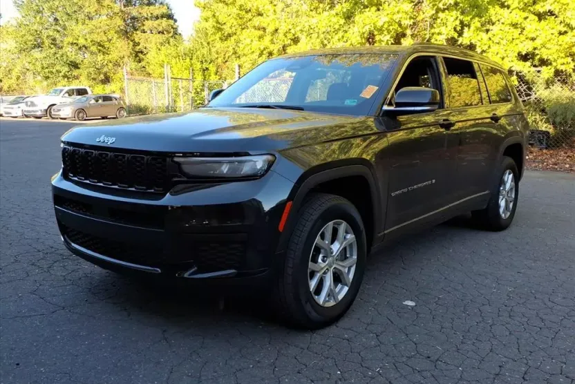 2023 Jeep Grand Cherokee Limited photo 1