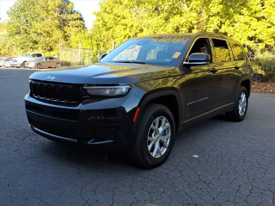 2023 Jeep Grand Cherokee Limited photo 1