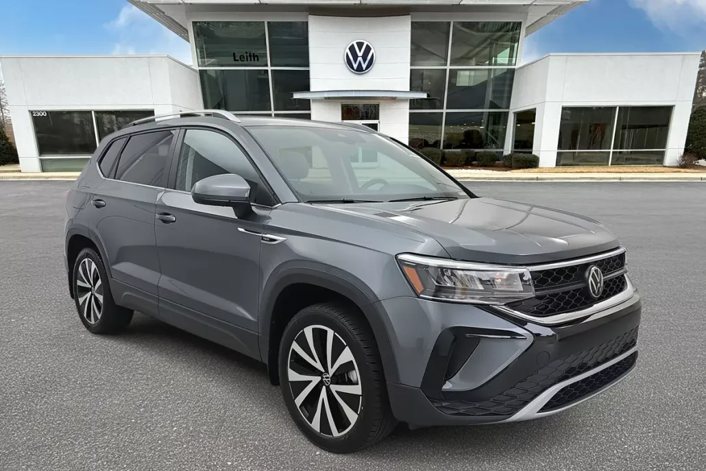 2023 Volkswagen Taos SE photo 1