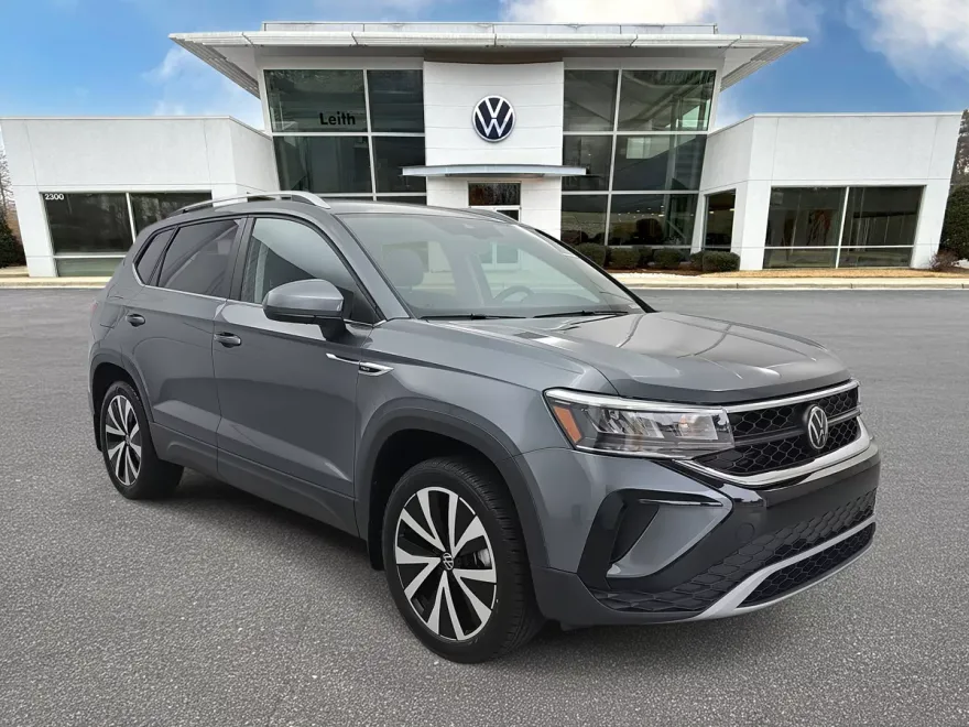2023 Volkswagen Taos SE photo 1
