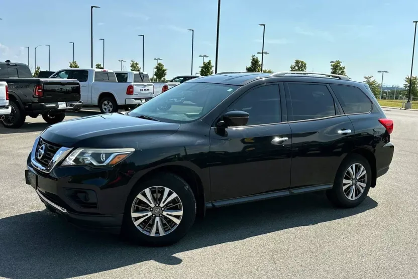 2018 Nissan Pathfinder S photo 1