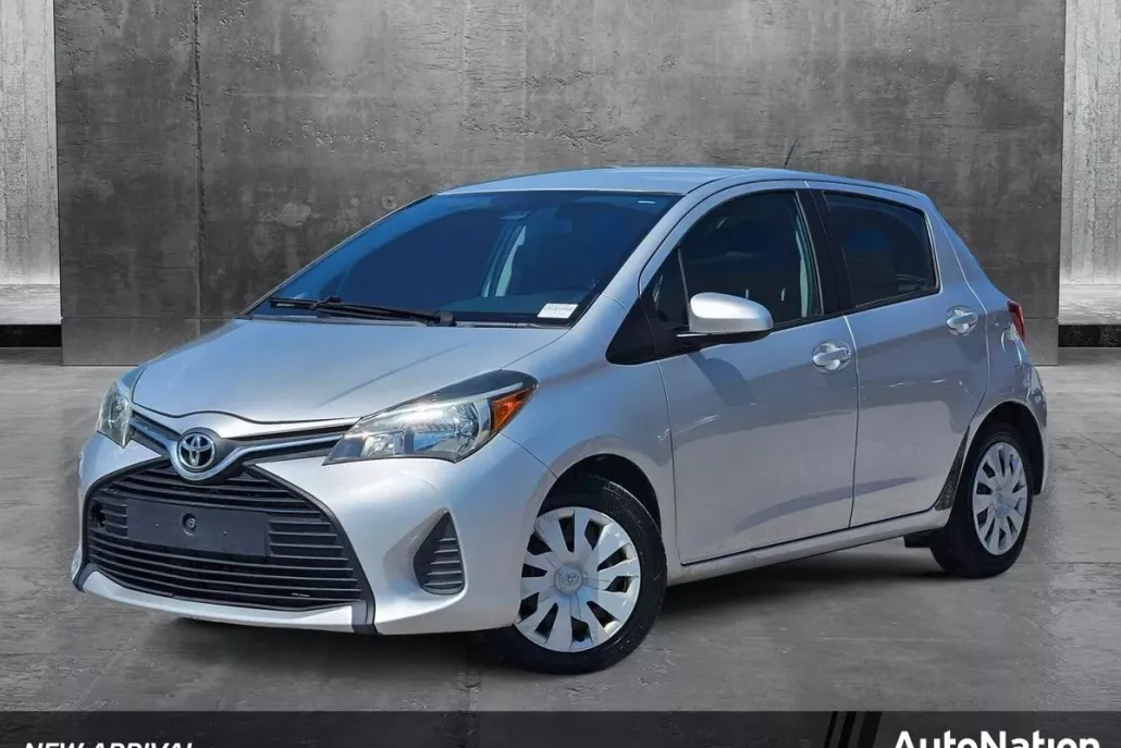 2017 Toyota Yaris L photo 1