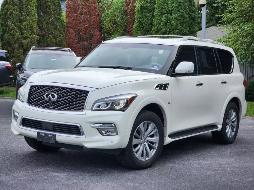 2015 Infiniti QX80 photo 1