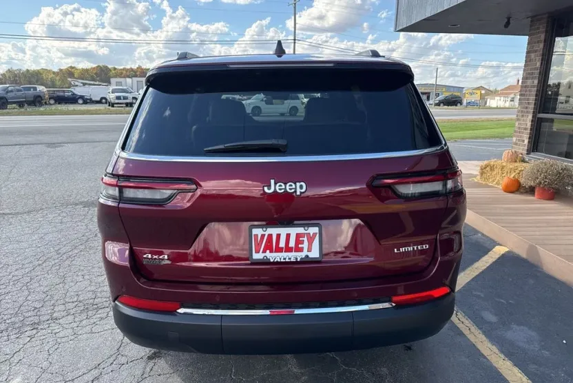 2025 Jeep Grand Cherokee Limited photo 1