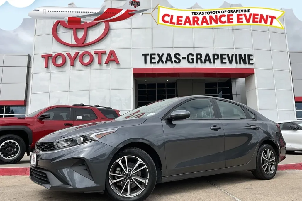 2024 Kia Forte LXS photo 1