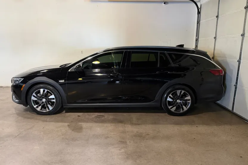 2018 Buick Regal TourX Essence photo 1