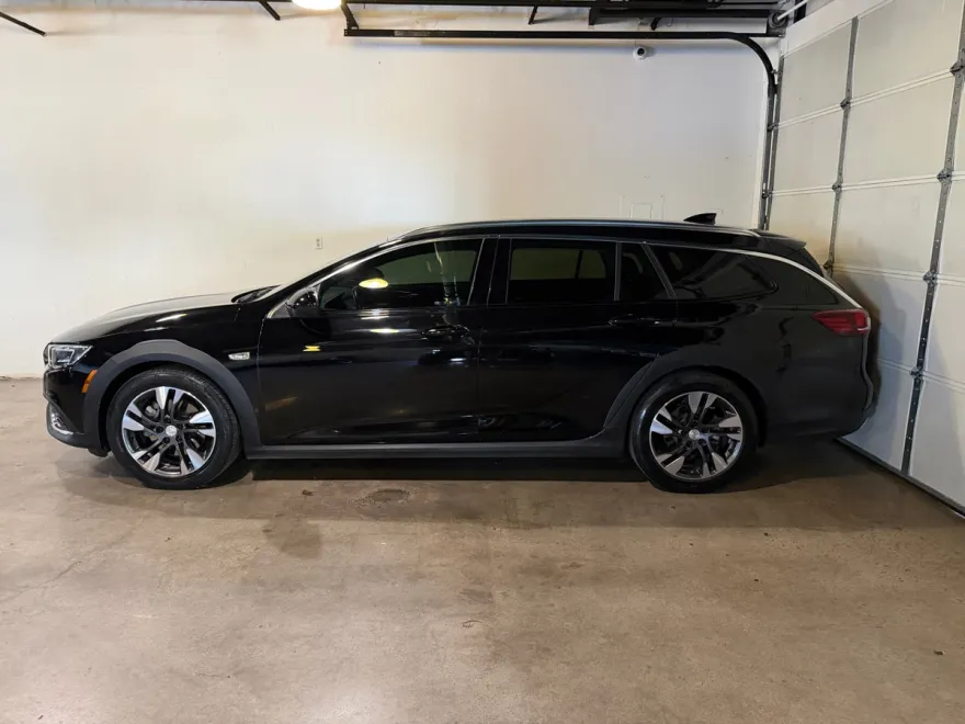 2018 Buick Regal TourX Essence photo 1