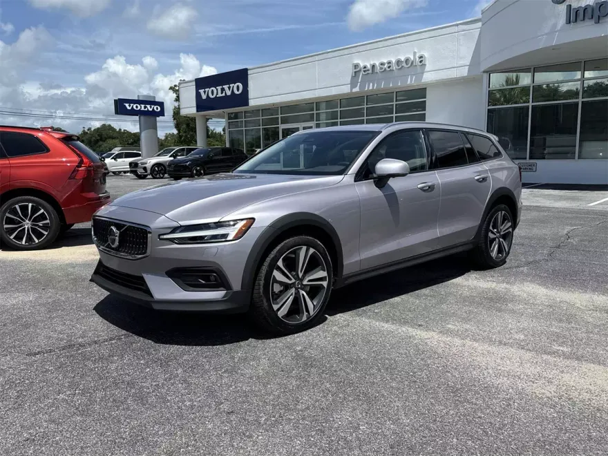 2026 Volvo V60 Cross Country B5 Plus photo 1